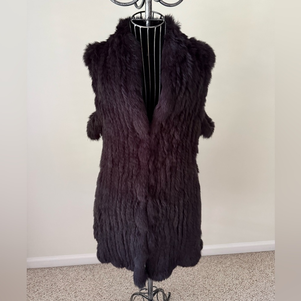 Love Token Gray Rabbit Fur Vest, size Large.
100% Rabbit Fur. - Picture 3 of 8